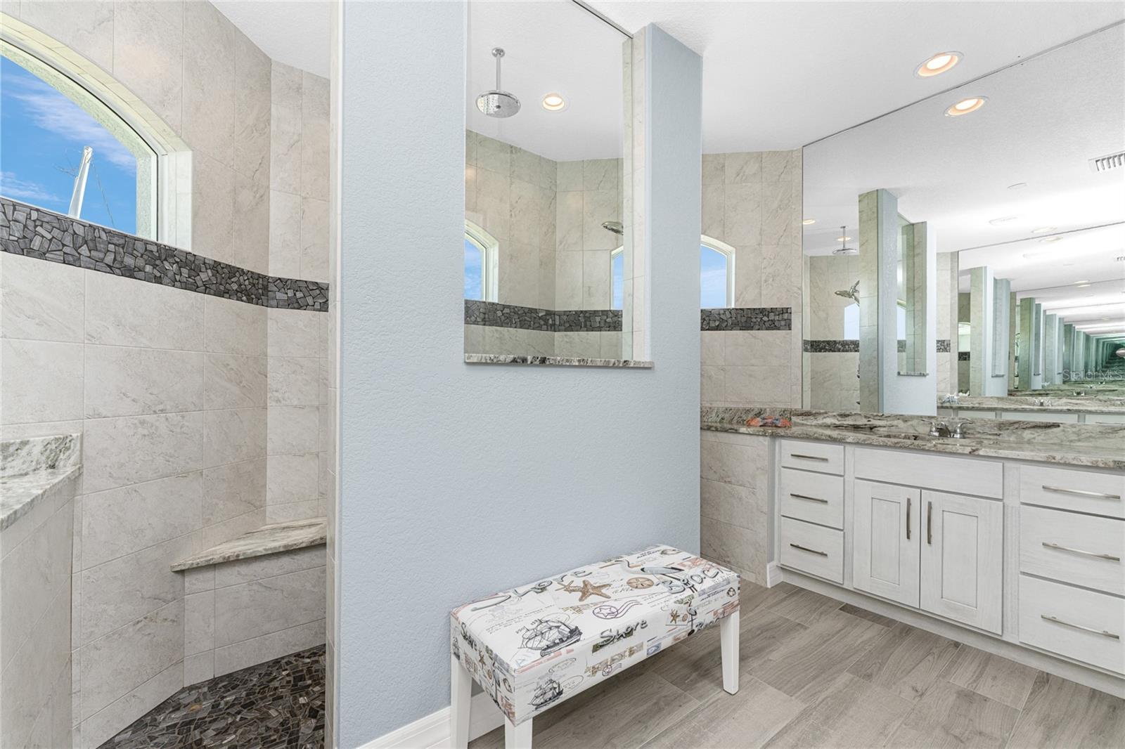 Image 26 of 63 For 197 Rotonda Boulevard N