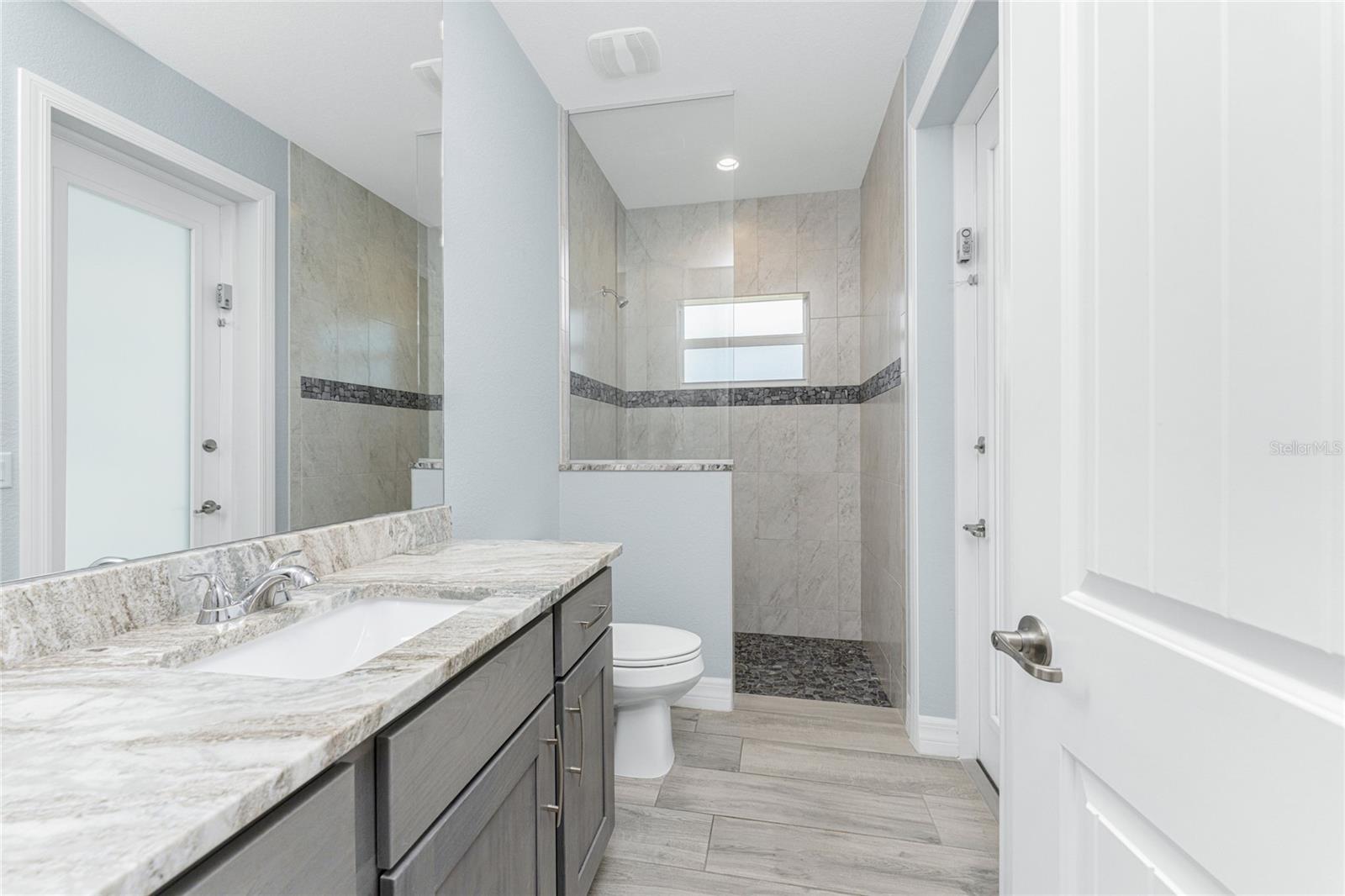 Image 31 of 63 For 197 Rotonda Boulevard N