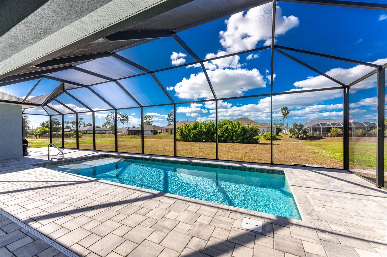 Image 40 of 63 For 197 Rotonda Boulevard N