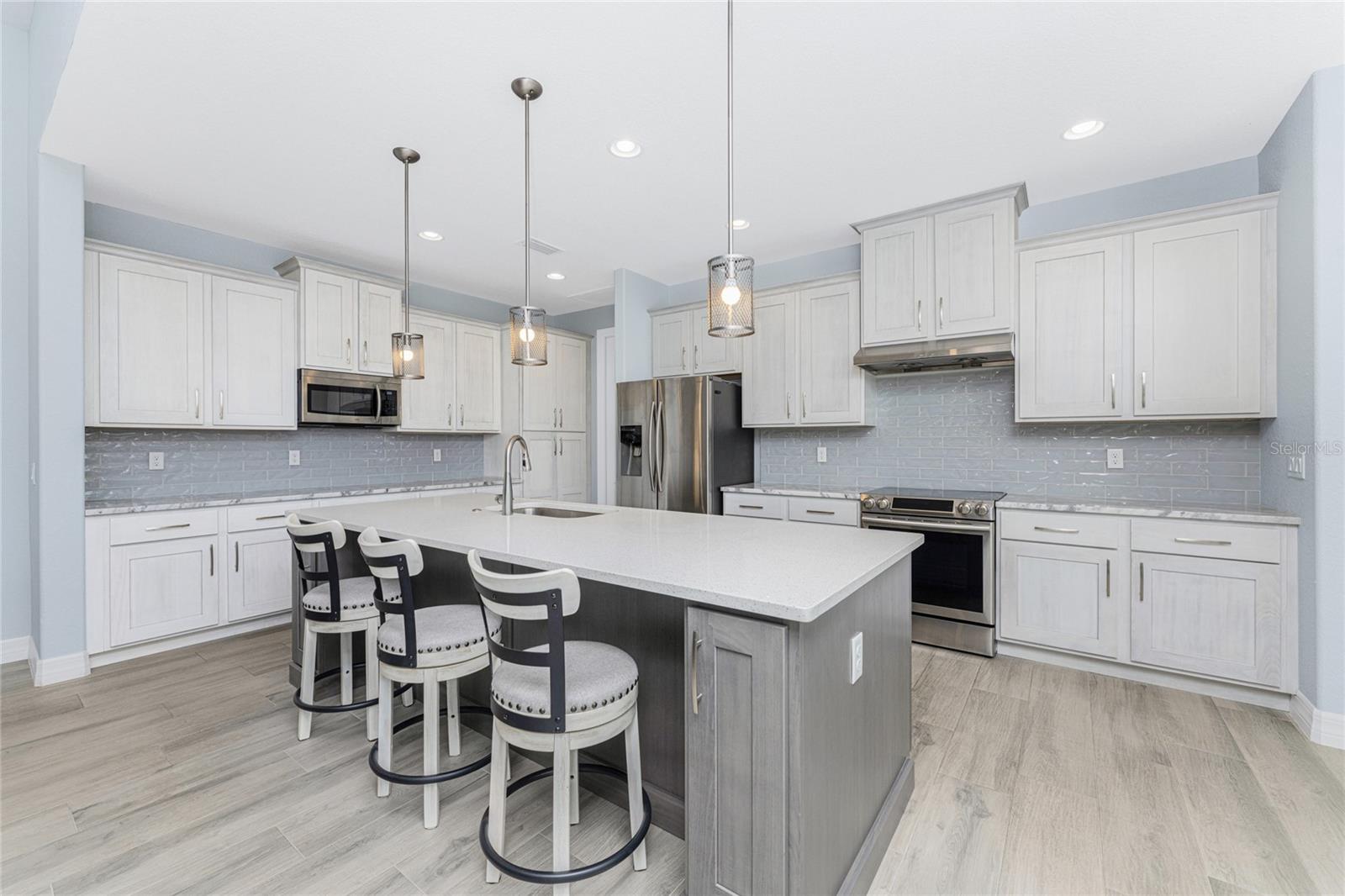 Image 5 of 63 For 197 Rotonda Boulevard N