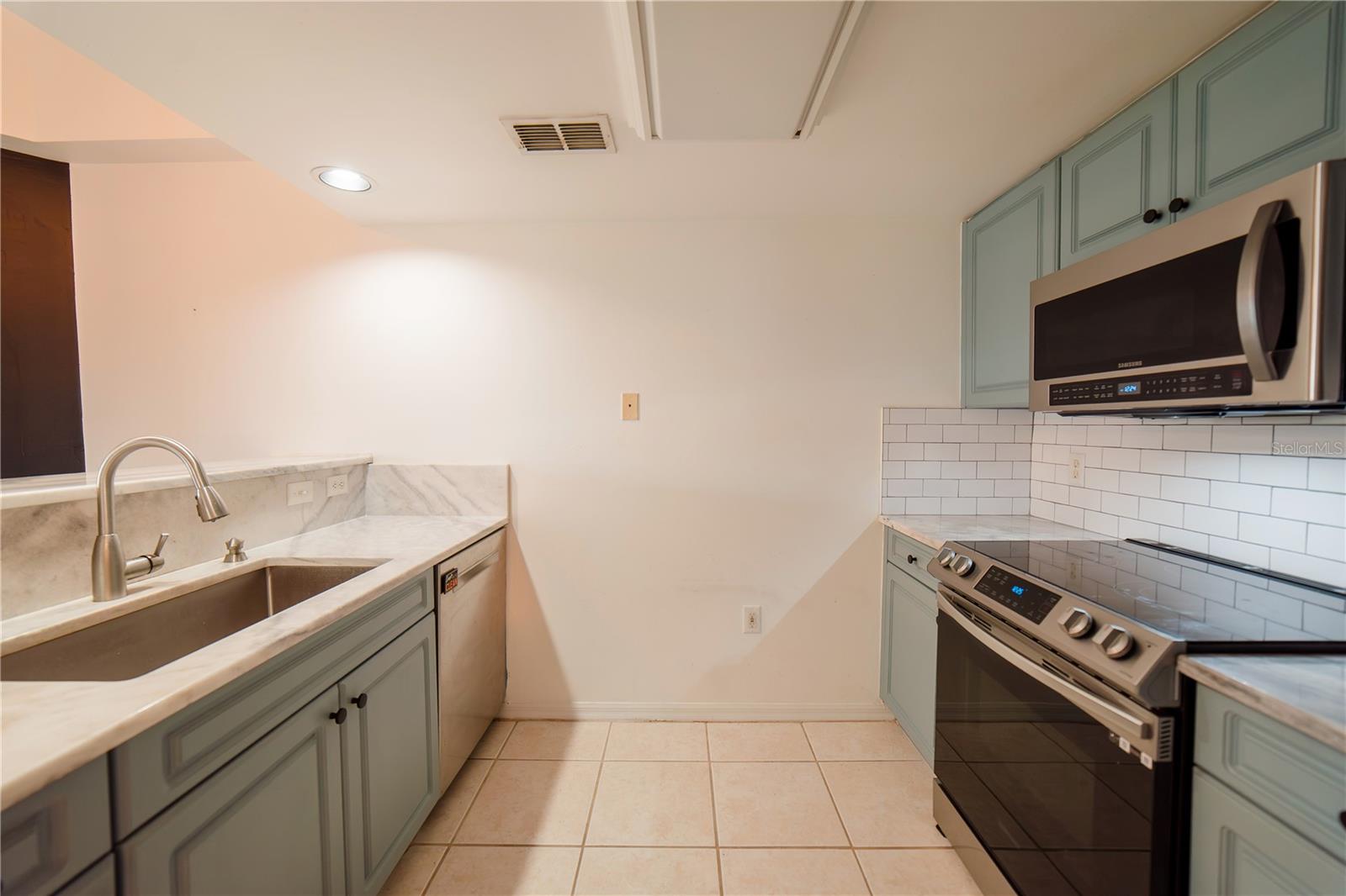 Image 8 of 40 For 1771 Four Mile Cove Parkway 1031