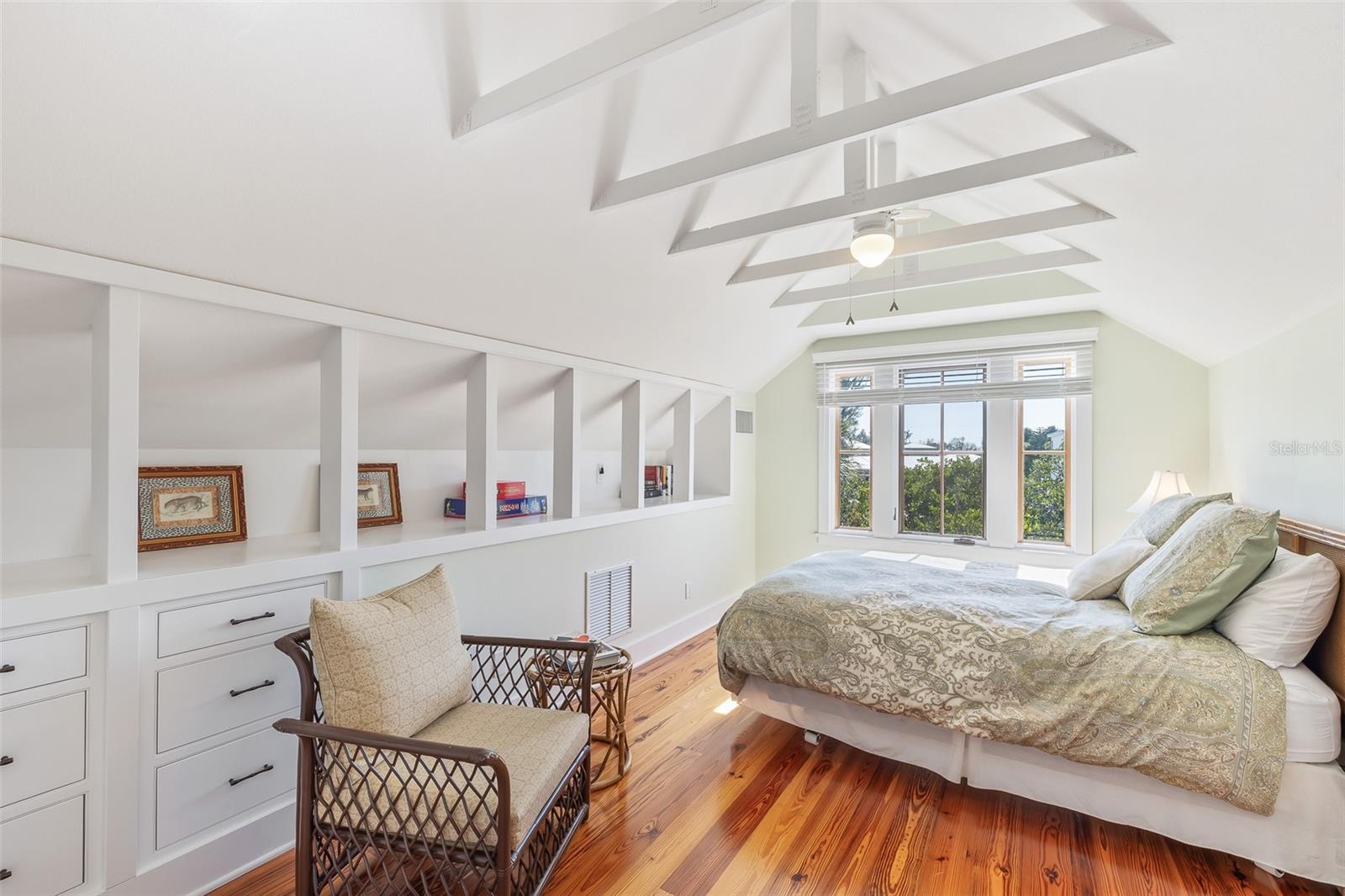 Image 25 of 43 For 160 1st Street E