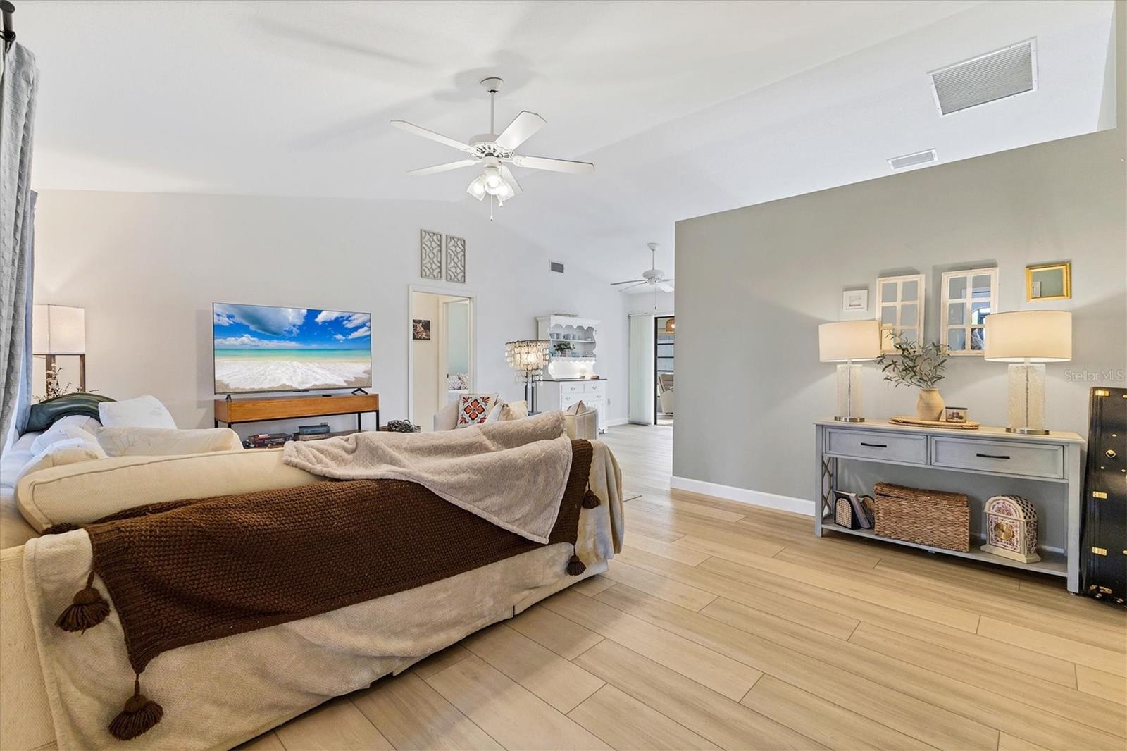 Image 8 of 57 For 25 Bunker Court