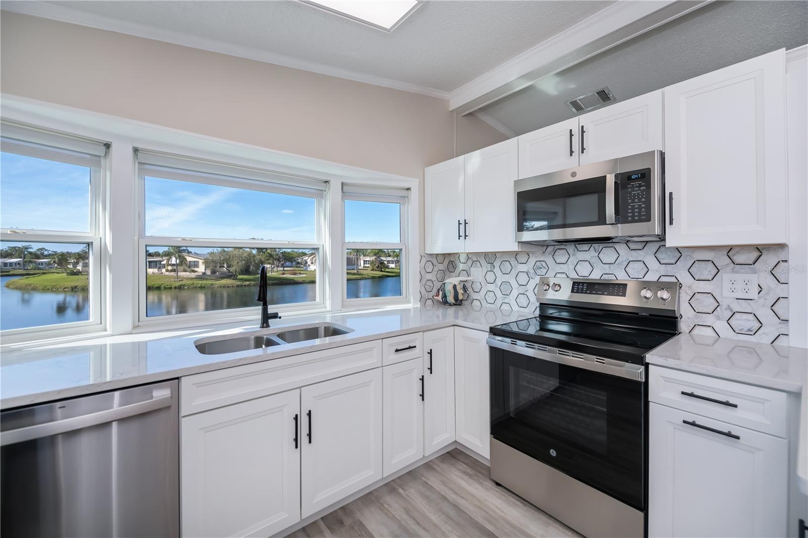 Image 11 of 73 For 840 Seabrooke Drive