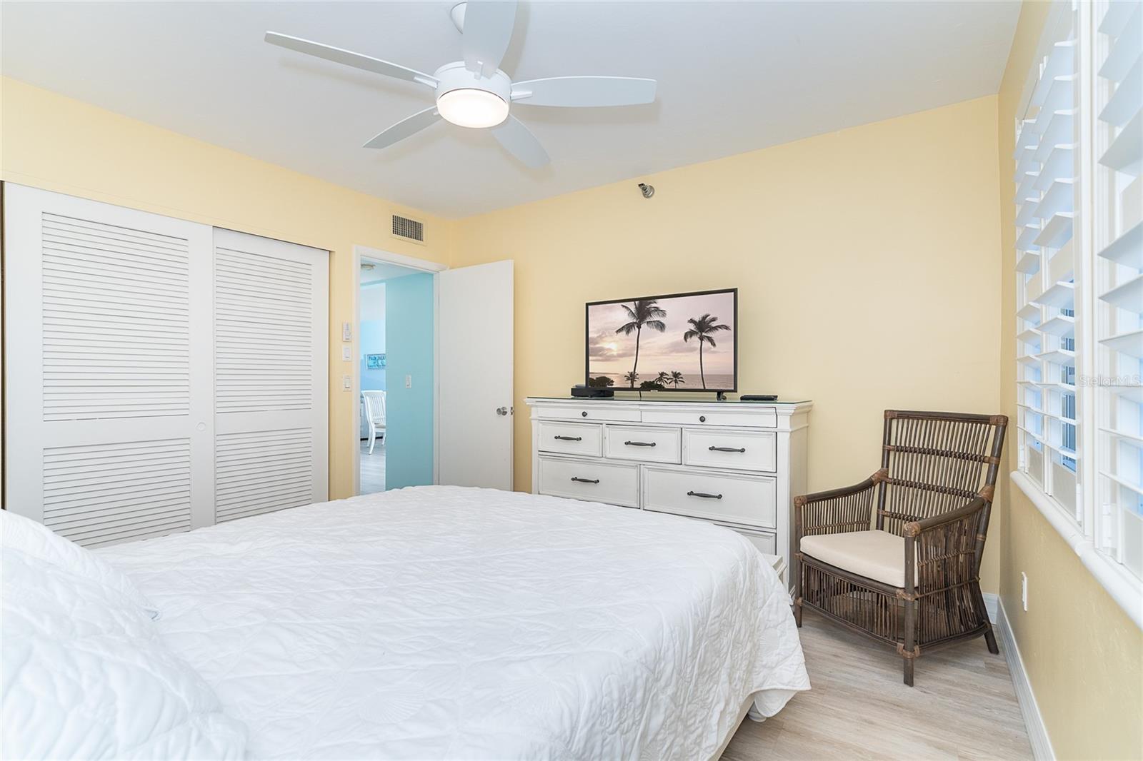 Image 24 of 36 For 7466 Palm Island Drive 2911