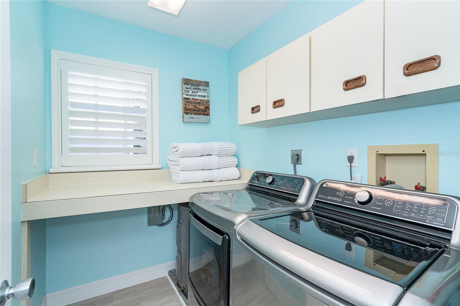 Image 26 of 36 For 7466 Palm Island Drive 2911