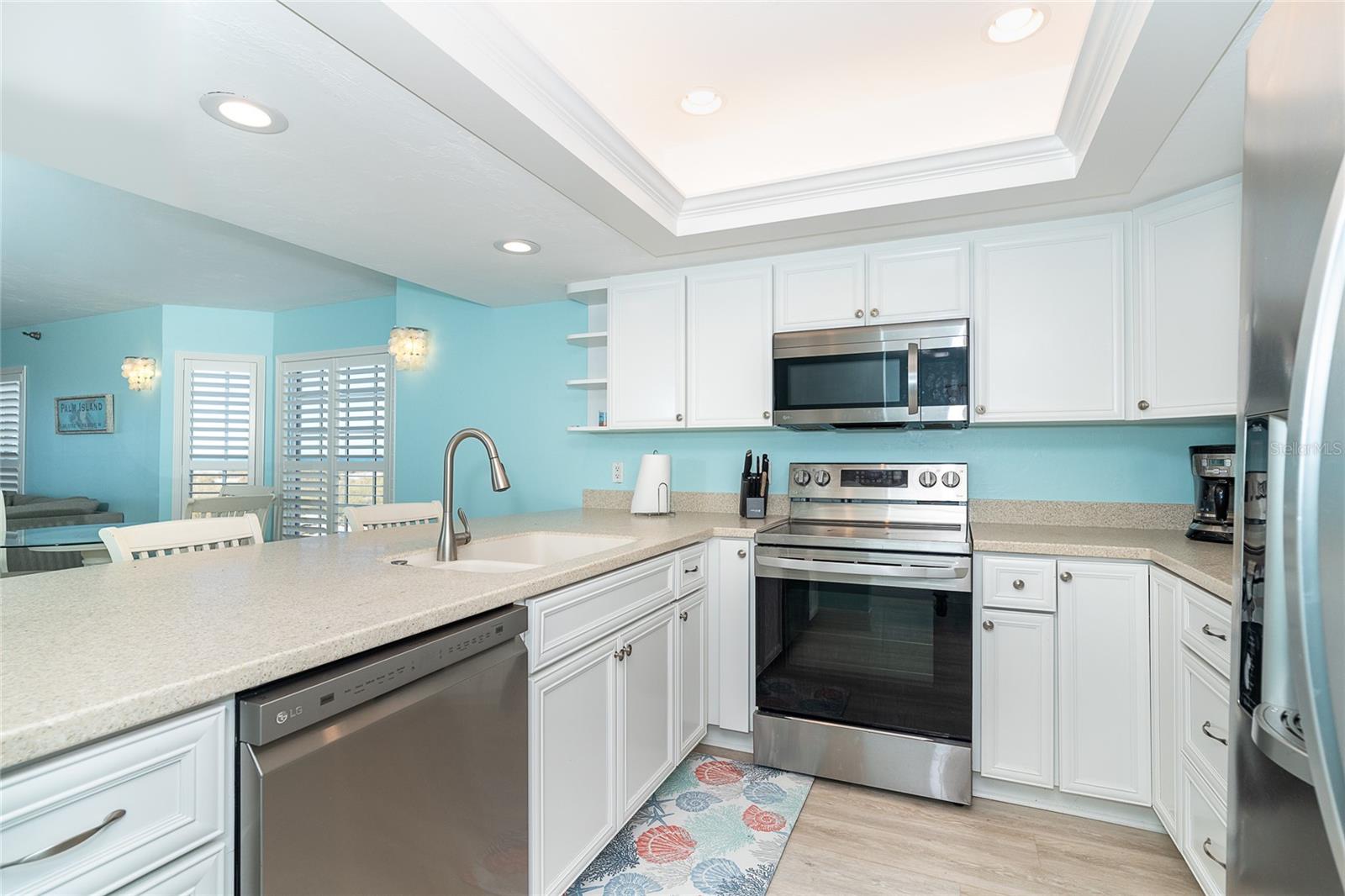 Image 6 of 36 For 7466 Palm Island Drive 2911