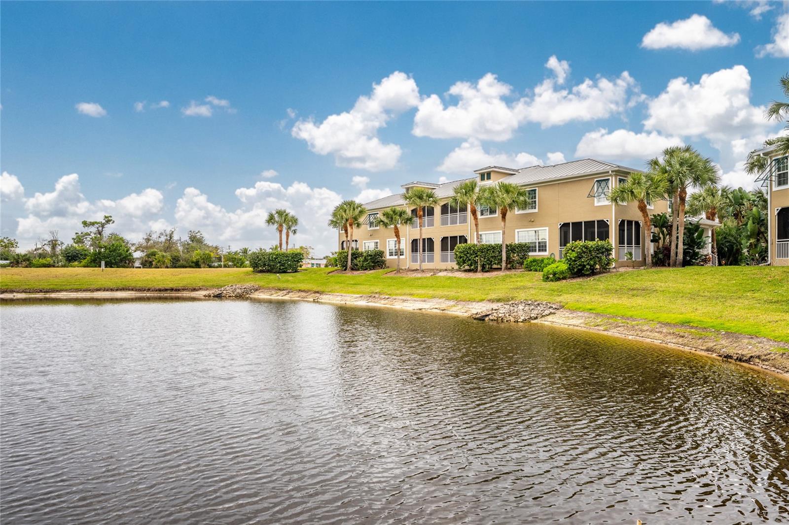 Image 43 of 79 For 10641 Lemon Creek Loop 102