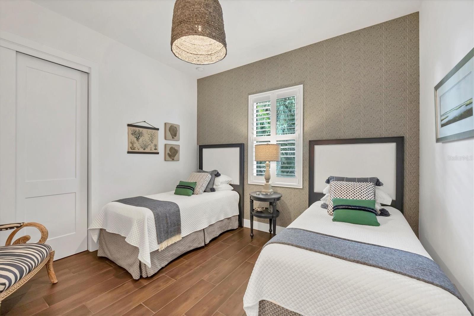 Image 26 of 50 For 17 Par View Place