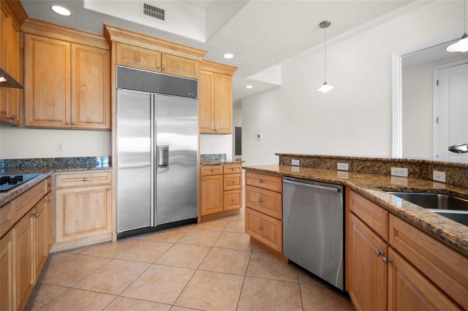 Image 11 of 33 For 1375 Beach Road 211