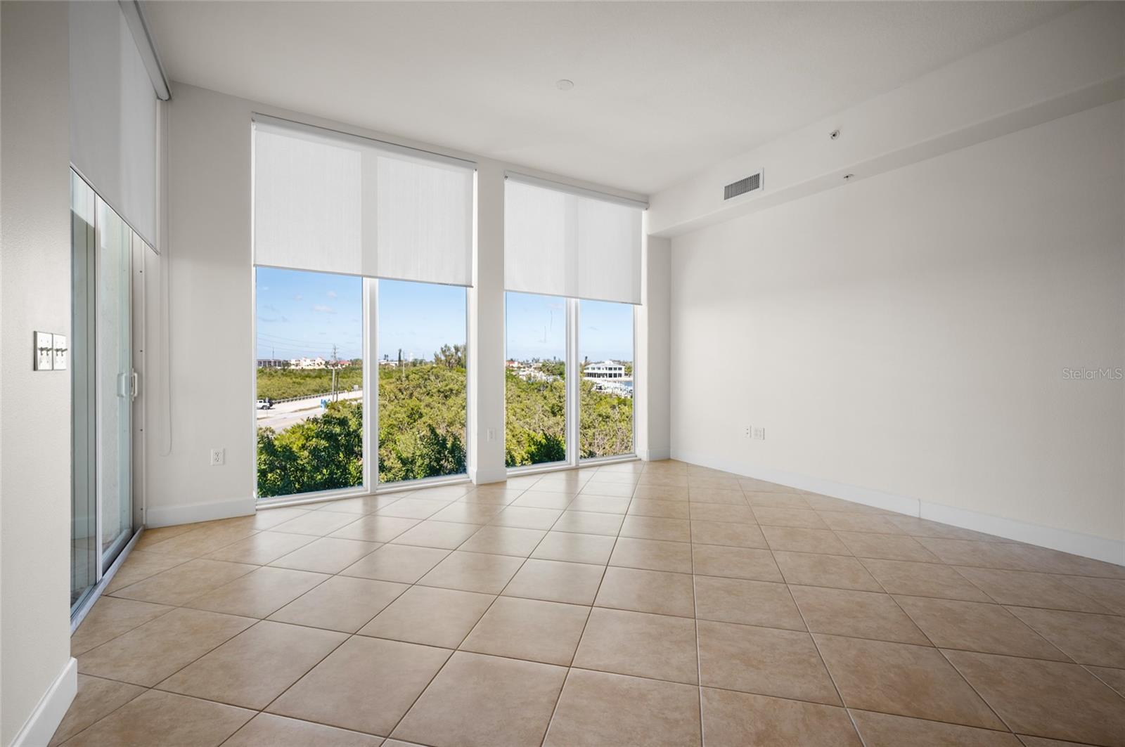 Image 12 of 33 For 1375 Beach Road 211