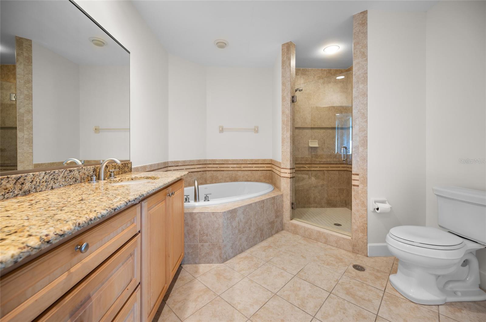 Image 21 of 33 For 1375 Beach Road 211