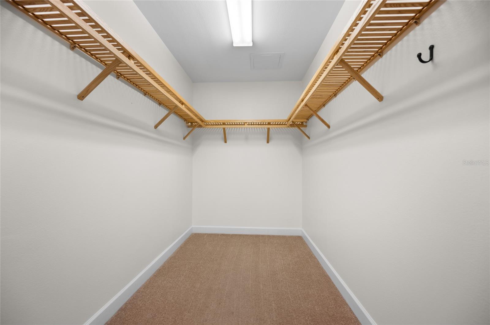 Image 23 of 33 For 1375 Beach Road 211