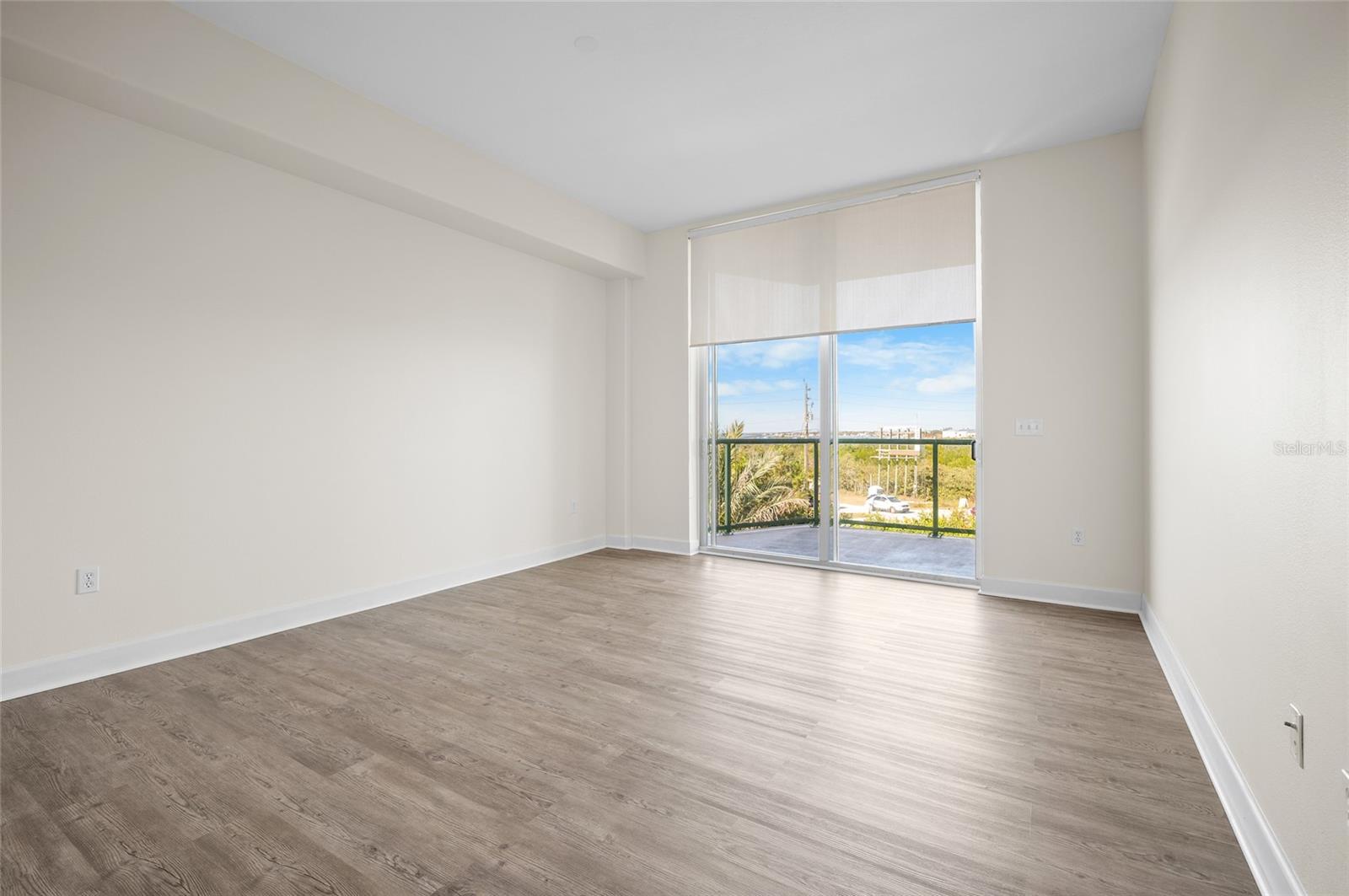 Image 26 of 33 For 1375 Beach Road 211