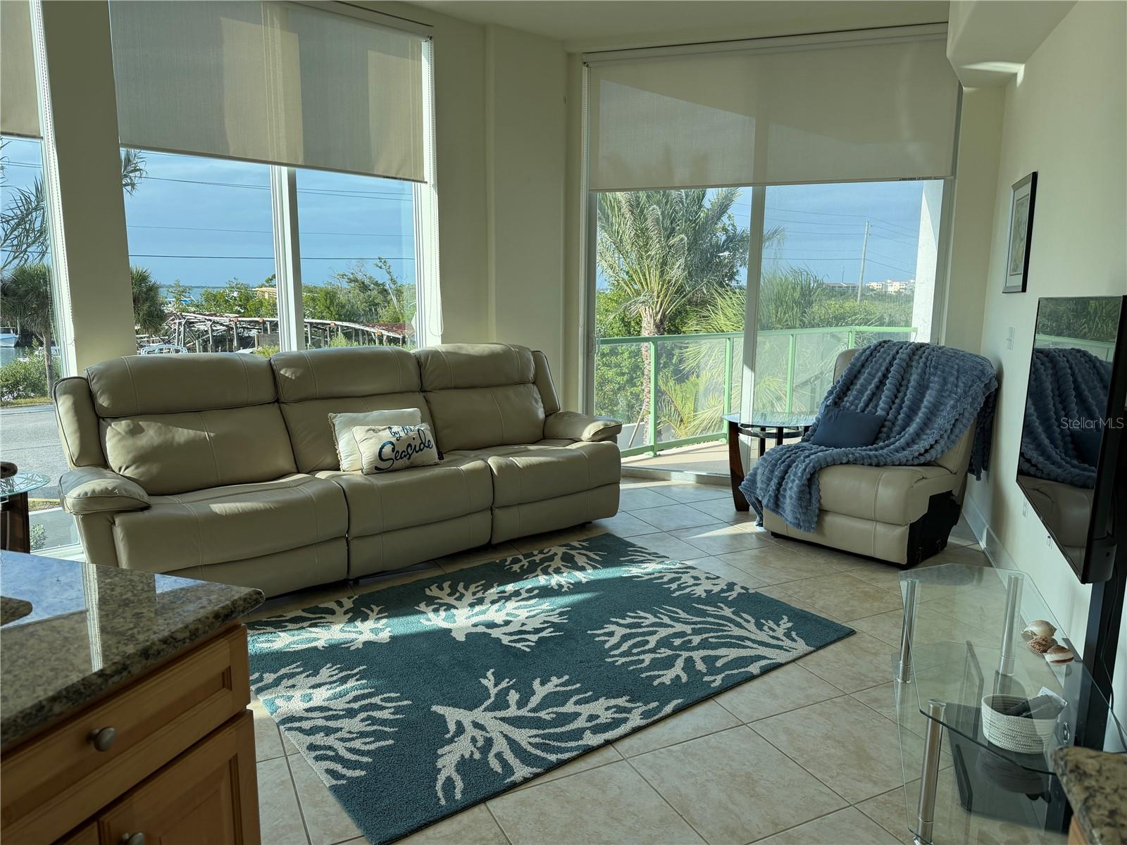 Image 19 of 47 For 1375 Beach Road 112