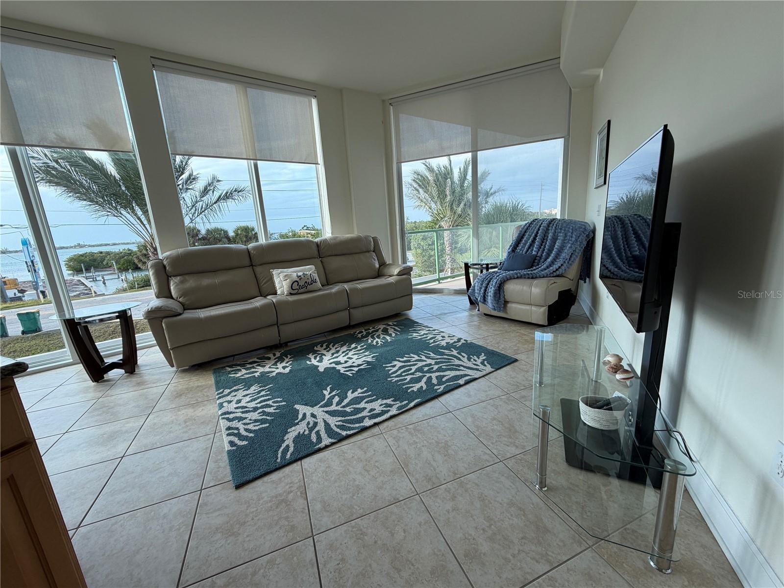 Image 21 of 47 For 1375 Beach Road 112