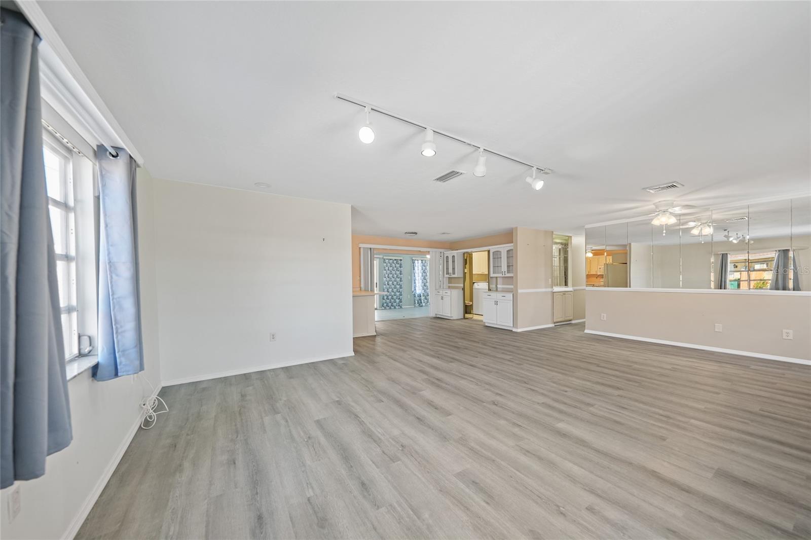 Image 10 of 51 For 165 Francis Drive Ne