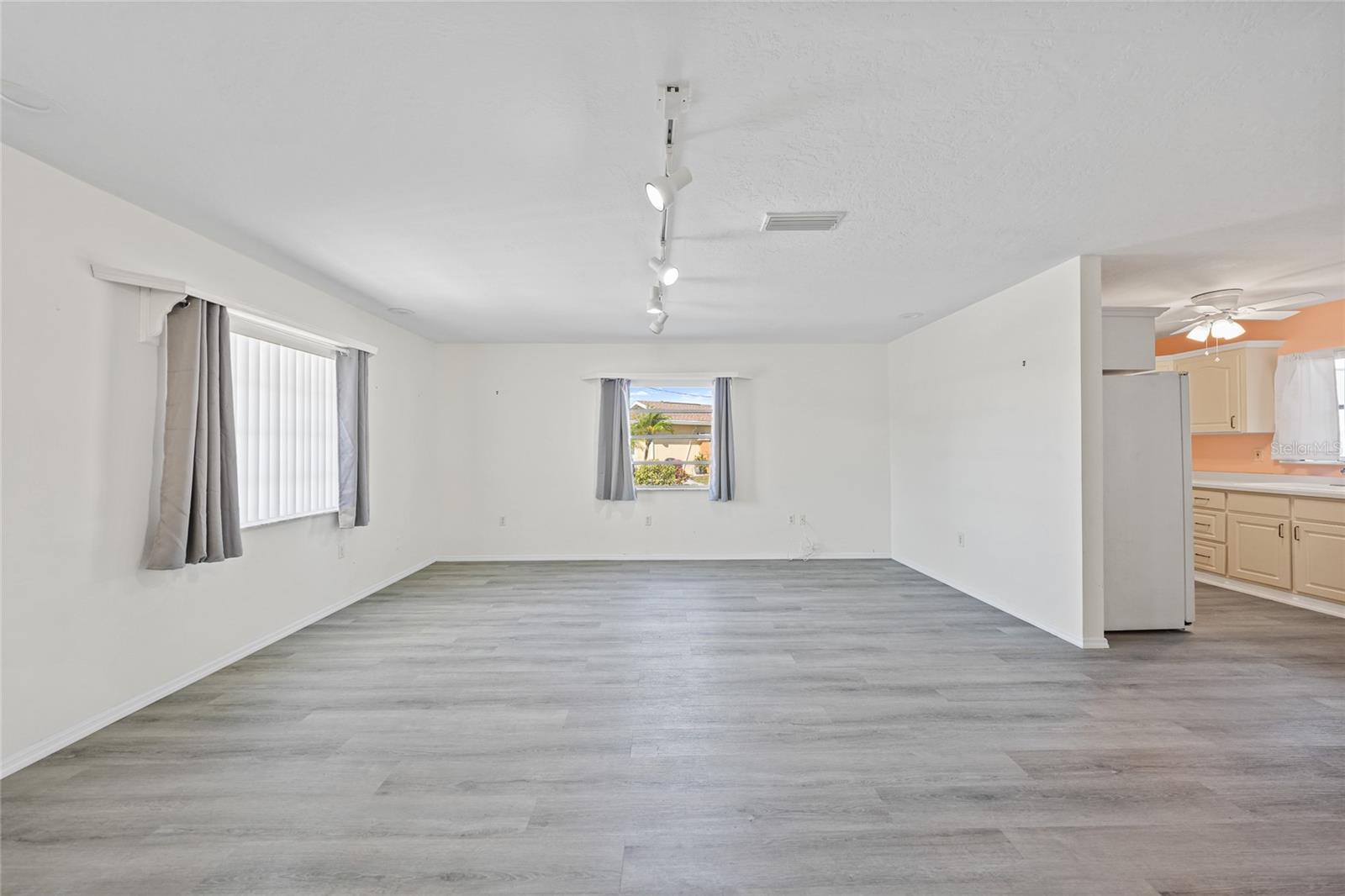 Image 14 of 51 For 165 Francis Drive Ne