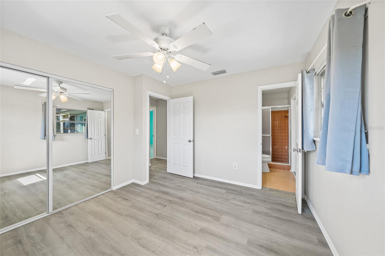 Image 17 of 51 For 165 Francis Drive Ne