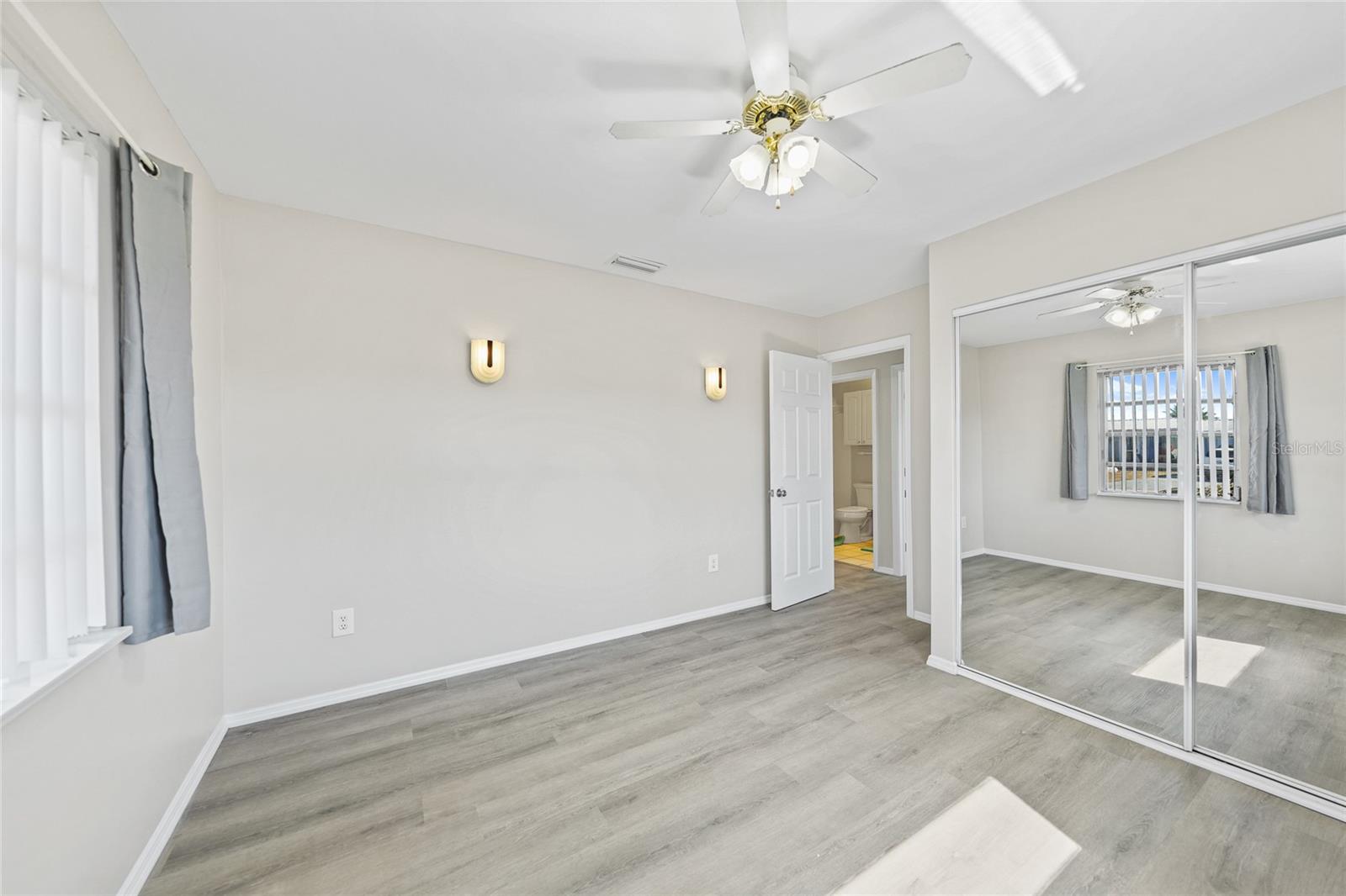 Image 18 of 51 For 165 Francis Drive Ne