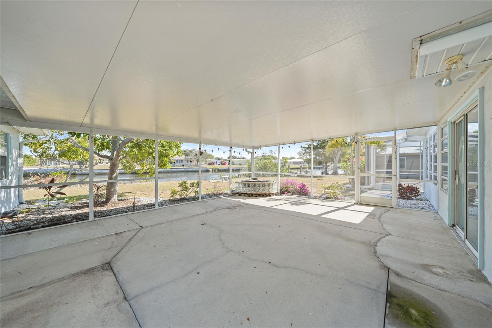 Image 26 of 51 For 165 Francis Drive Ne