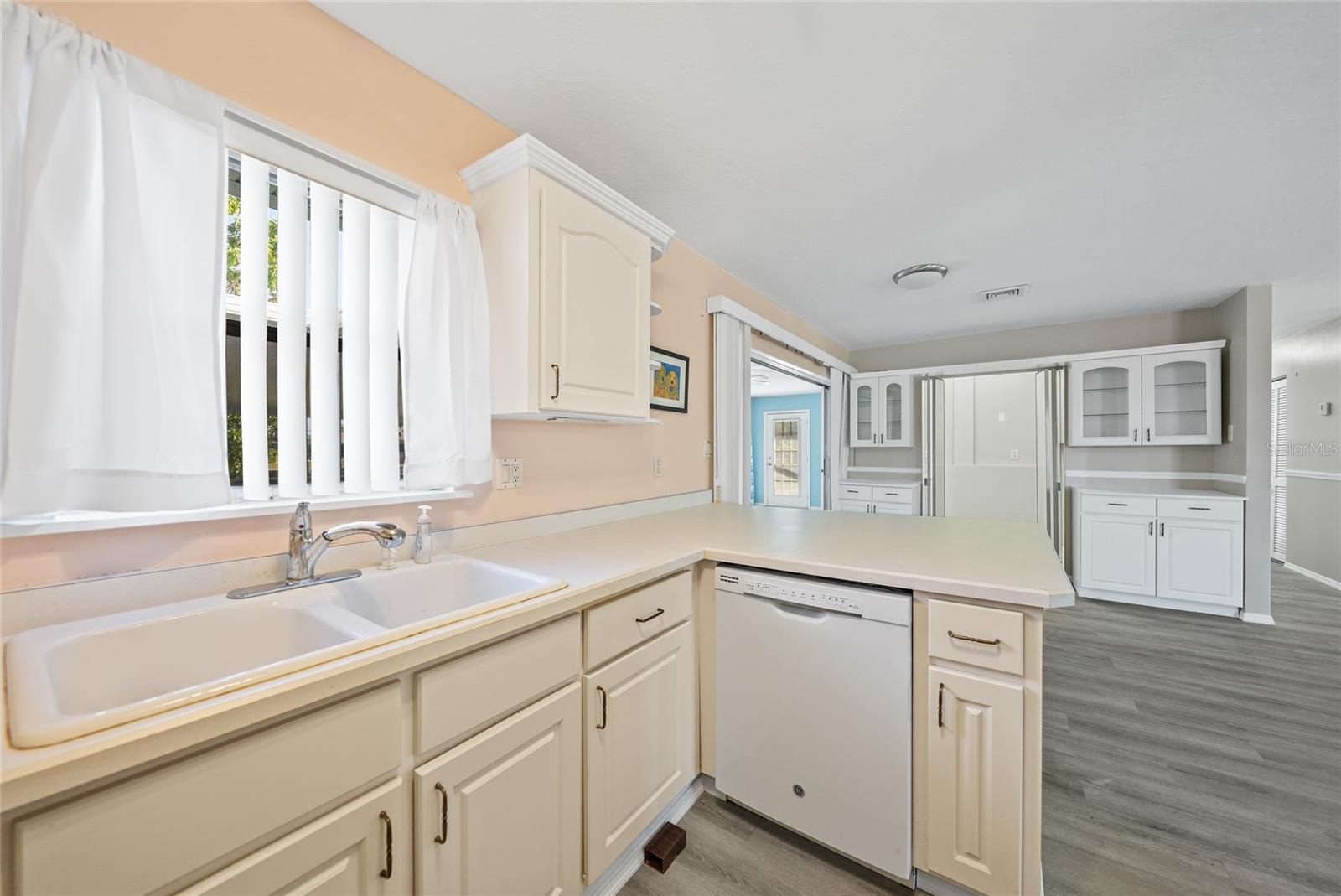 Image 5 of 51 For 165 Francis Drive Ne