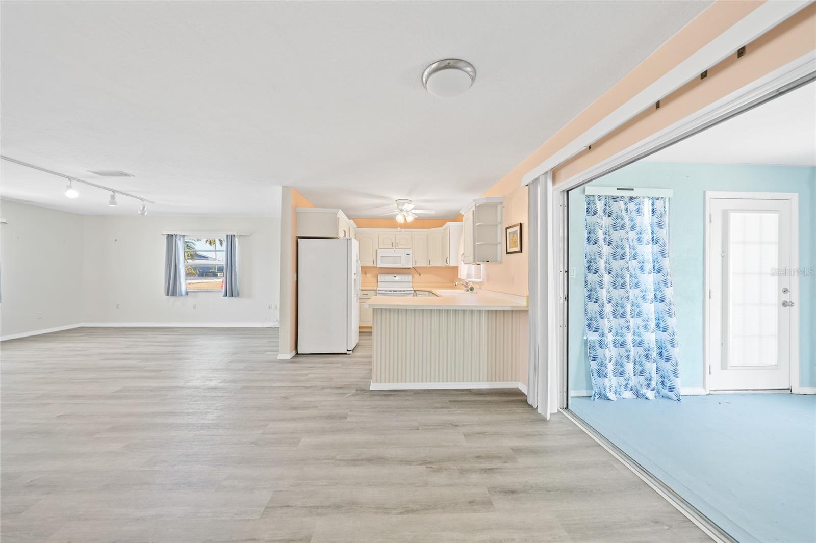 Image 8 of 51 For 165 Francis Drive Ne