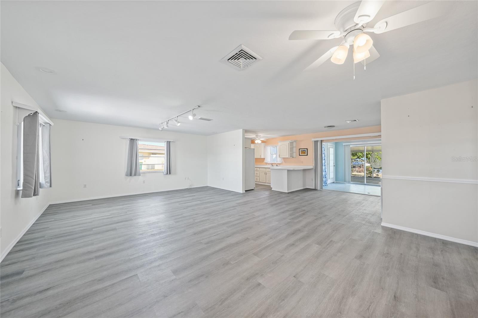 Image 9 of 51 For 165 Francis Drive Ne