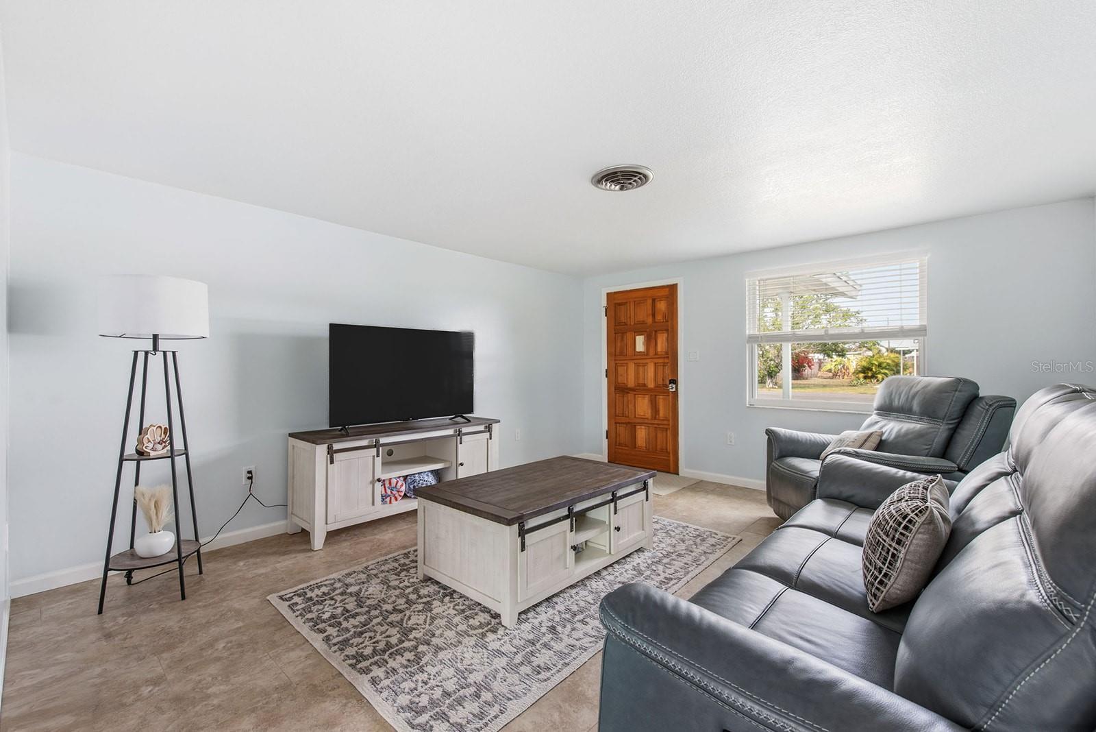 Image 6 of 44 For 857 3rd Street