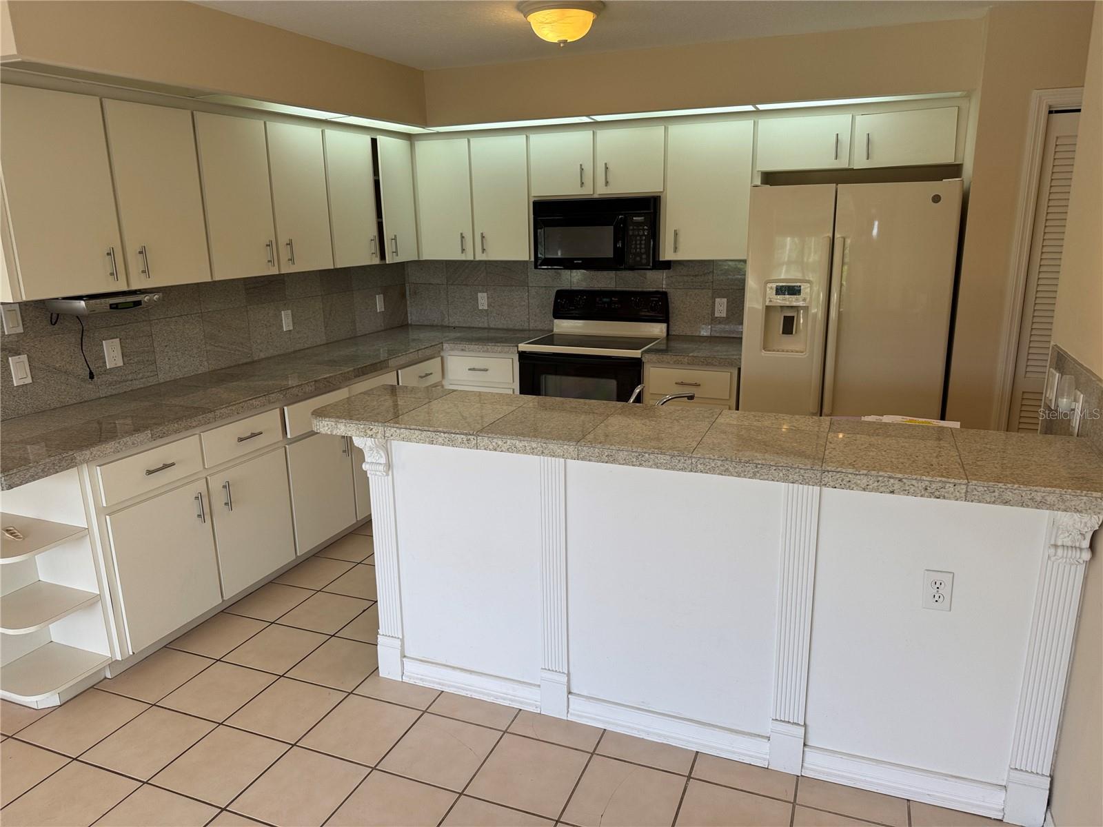 Image 5 of 15 For 2 Windward Terrace