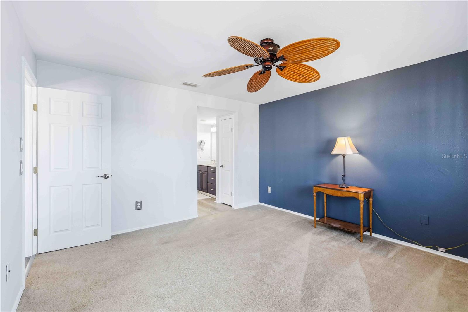 Image 20 of 40 For 3310 Loveland Boulevard 1408