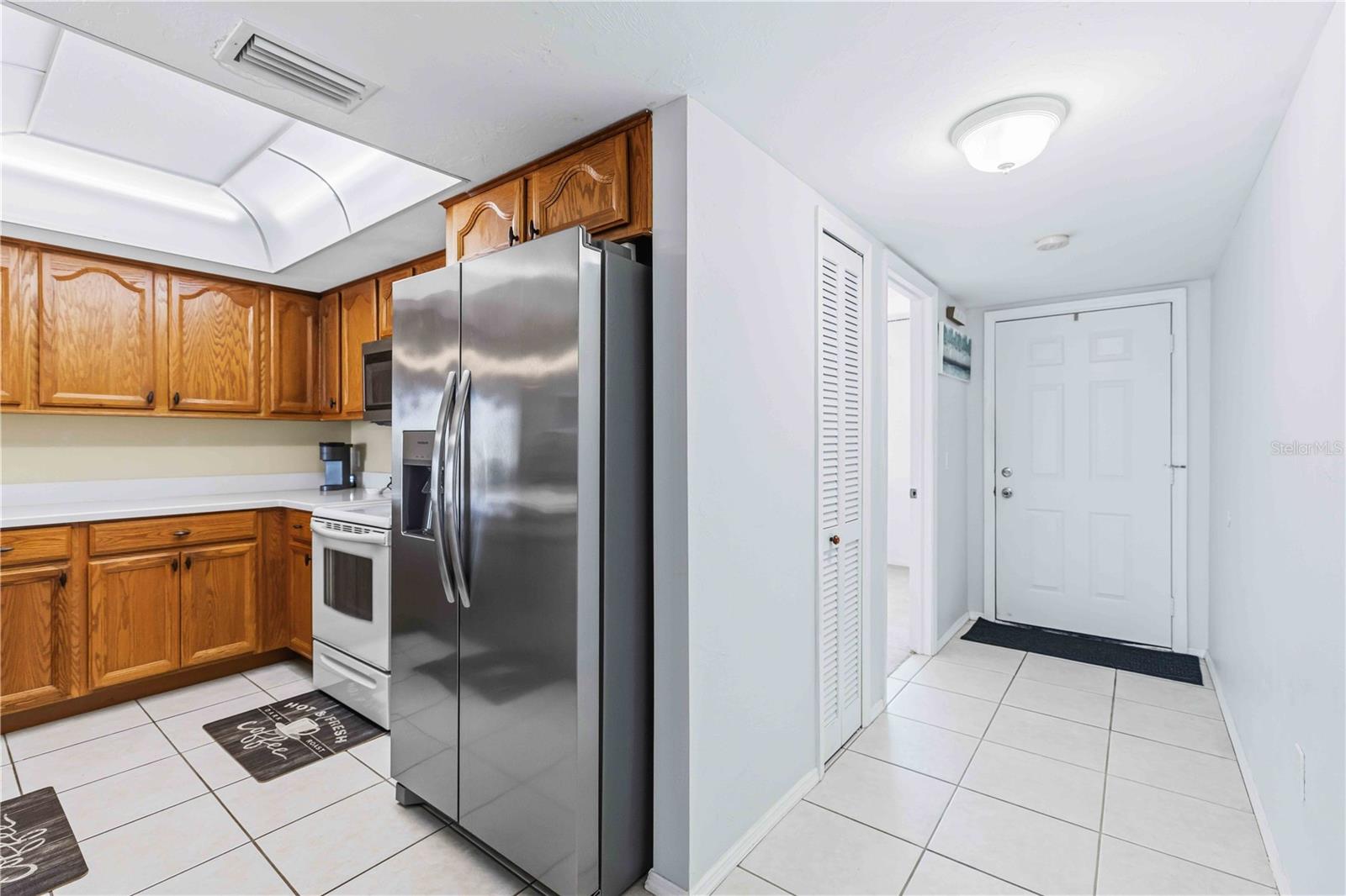 Image 5 of 40 For 3310 Loveland Boulevard 1408