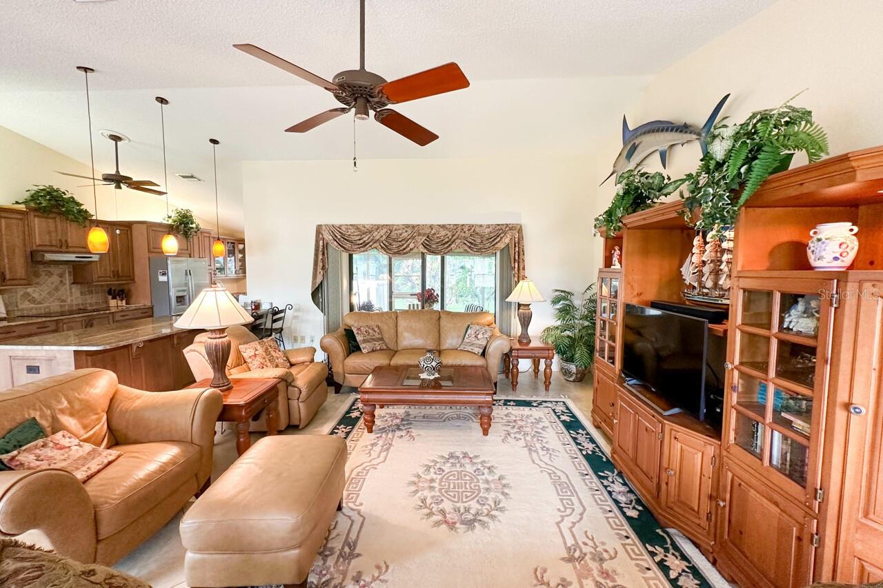 Image 14 of 30 For 331 Oakwood Circle