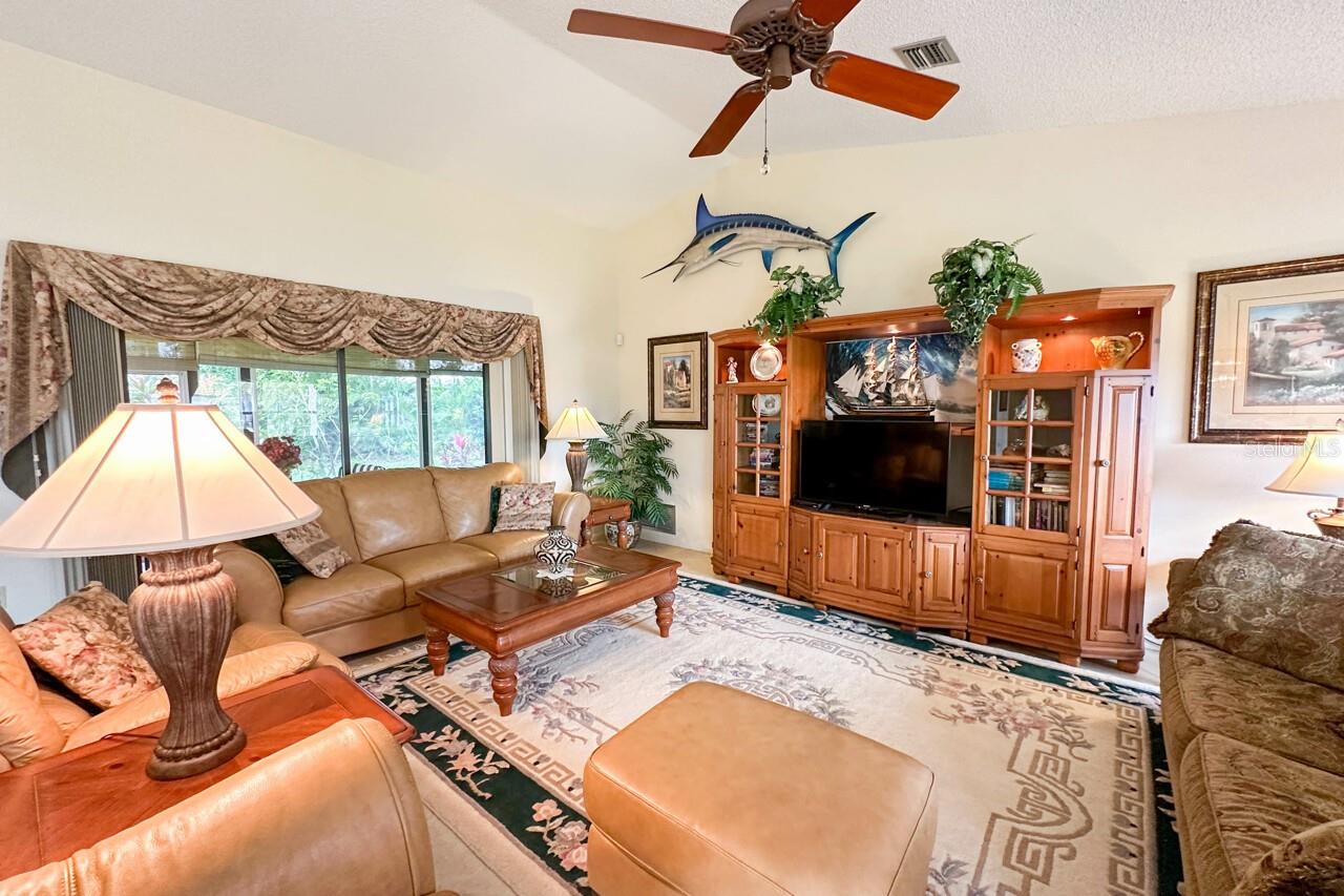 Image 15 of 30 For 331 Oakwood Circle