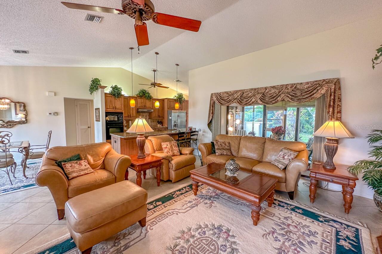 Image 17 of 30 For 331 Oakwood Circle