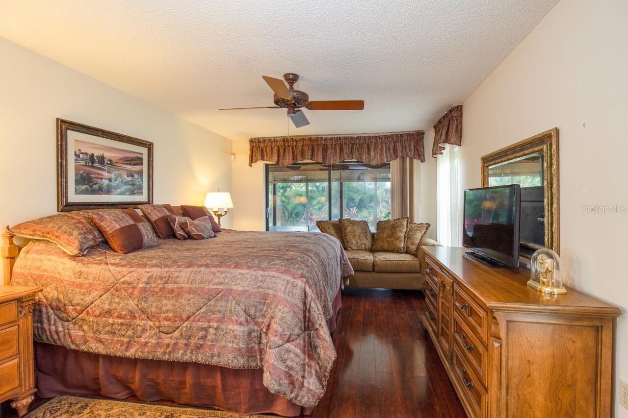 Image 3 of 30 For 331 Oakwood Circle