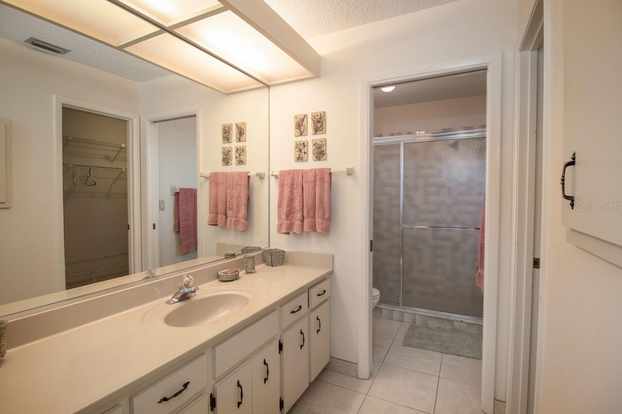 Image 4 of 30 For 331 Oakwood Circle