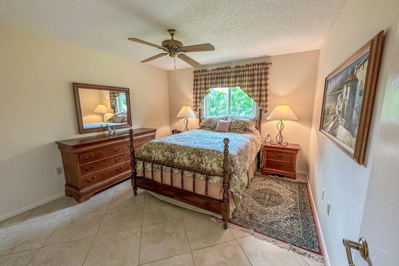 Image 5 of 30 For 331 Oakwood Circle