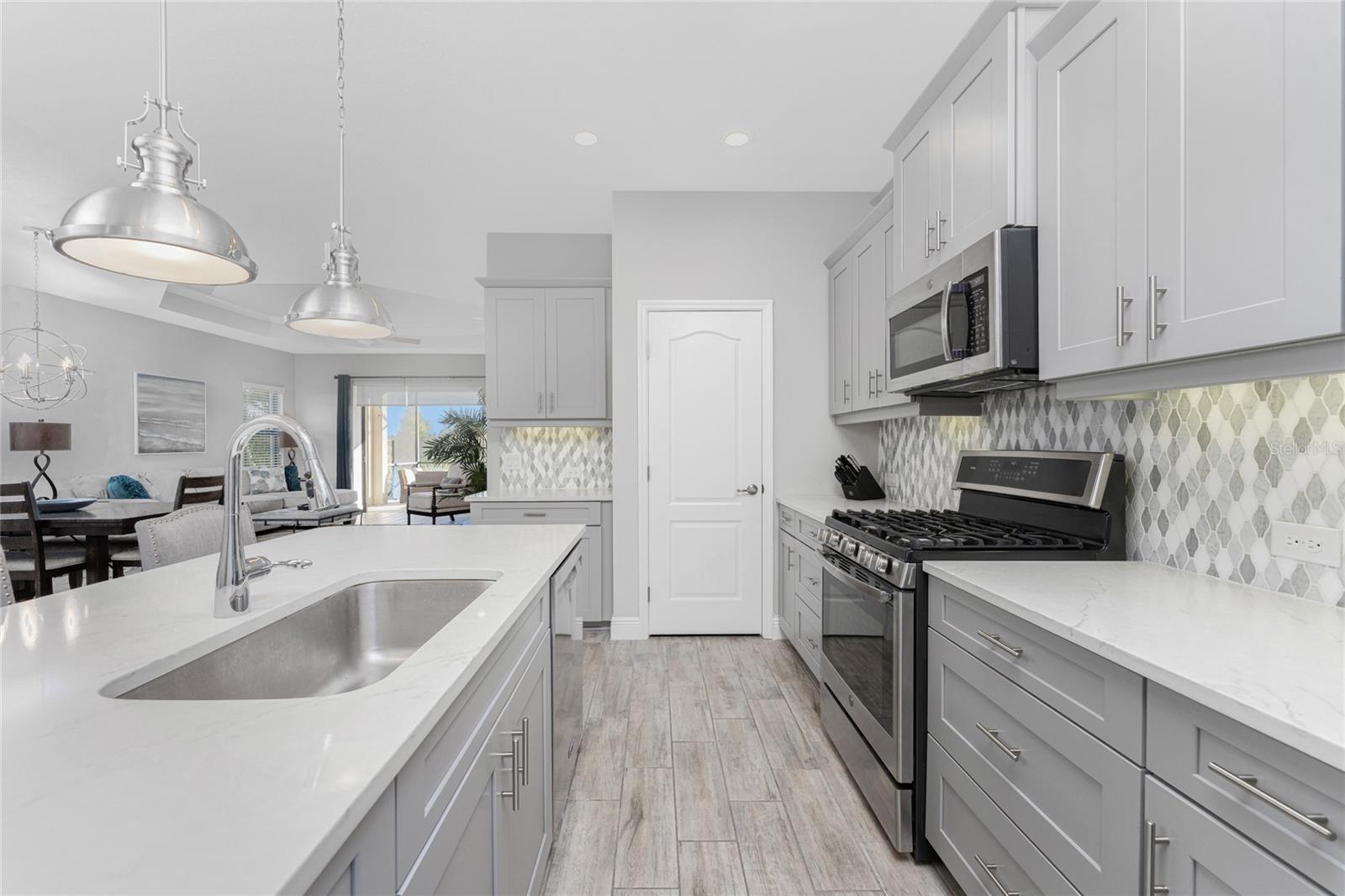 Image 18 of 83 For 11221 Mc Dermott Court