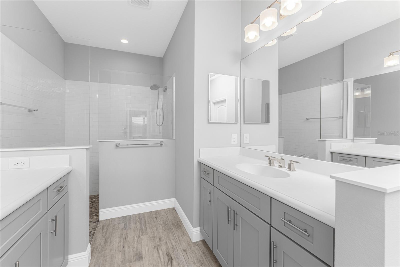 Image 24 of 83 For 11221 Mc Dermott Court