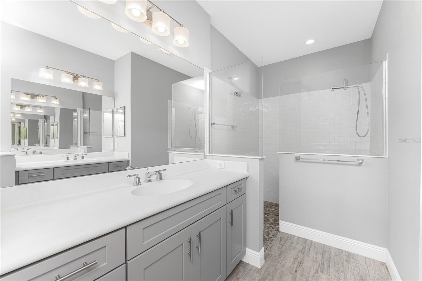 Image 26 of 83 For 11221 Mc Dermott Court