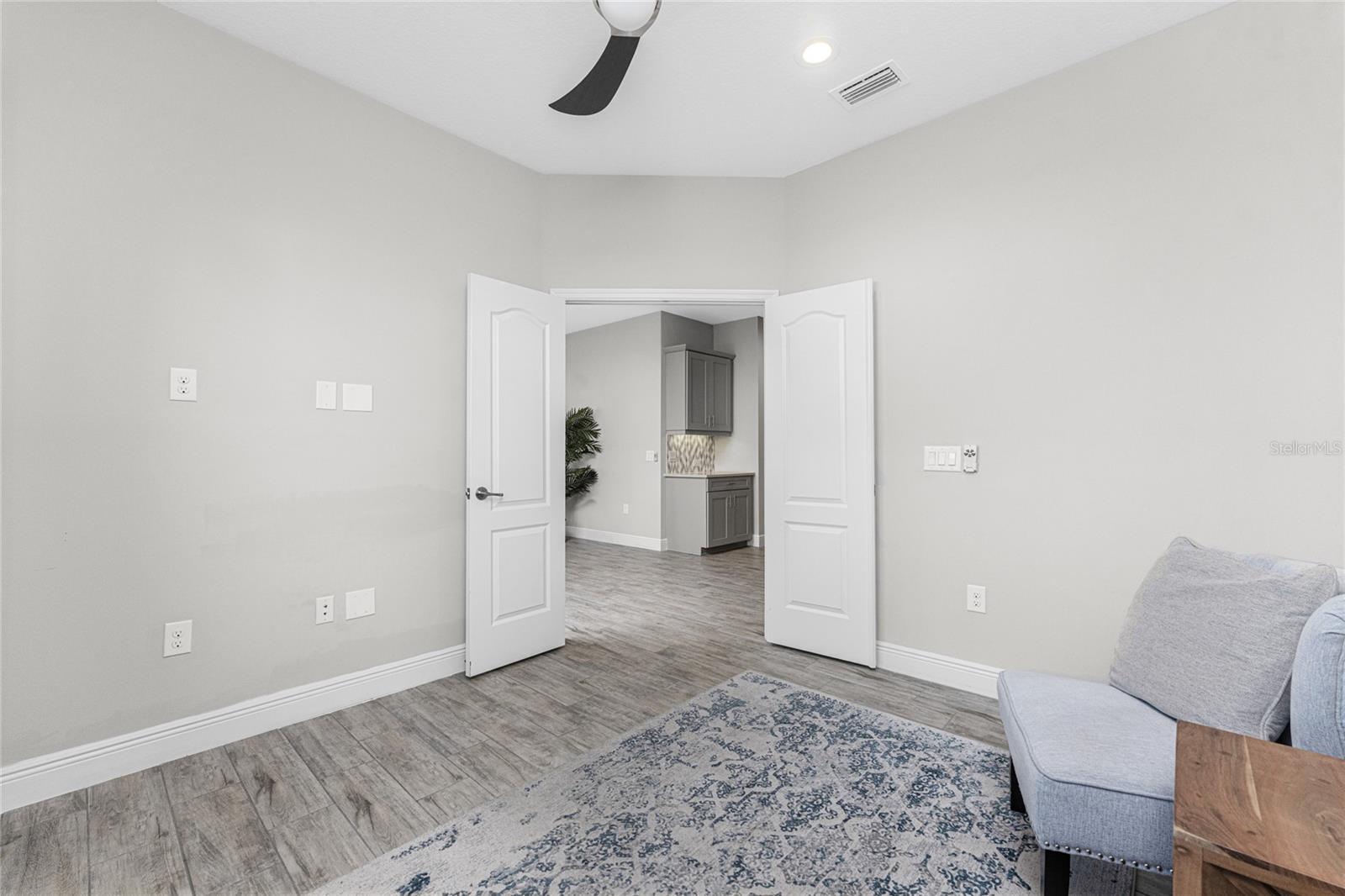 Image 27 of 83 For 11221 Mc Dermott Court