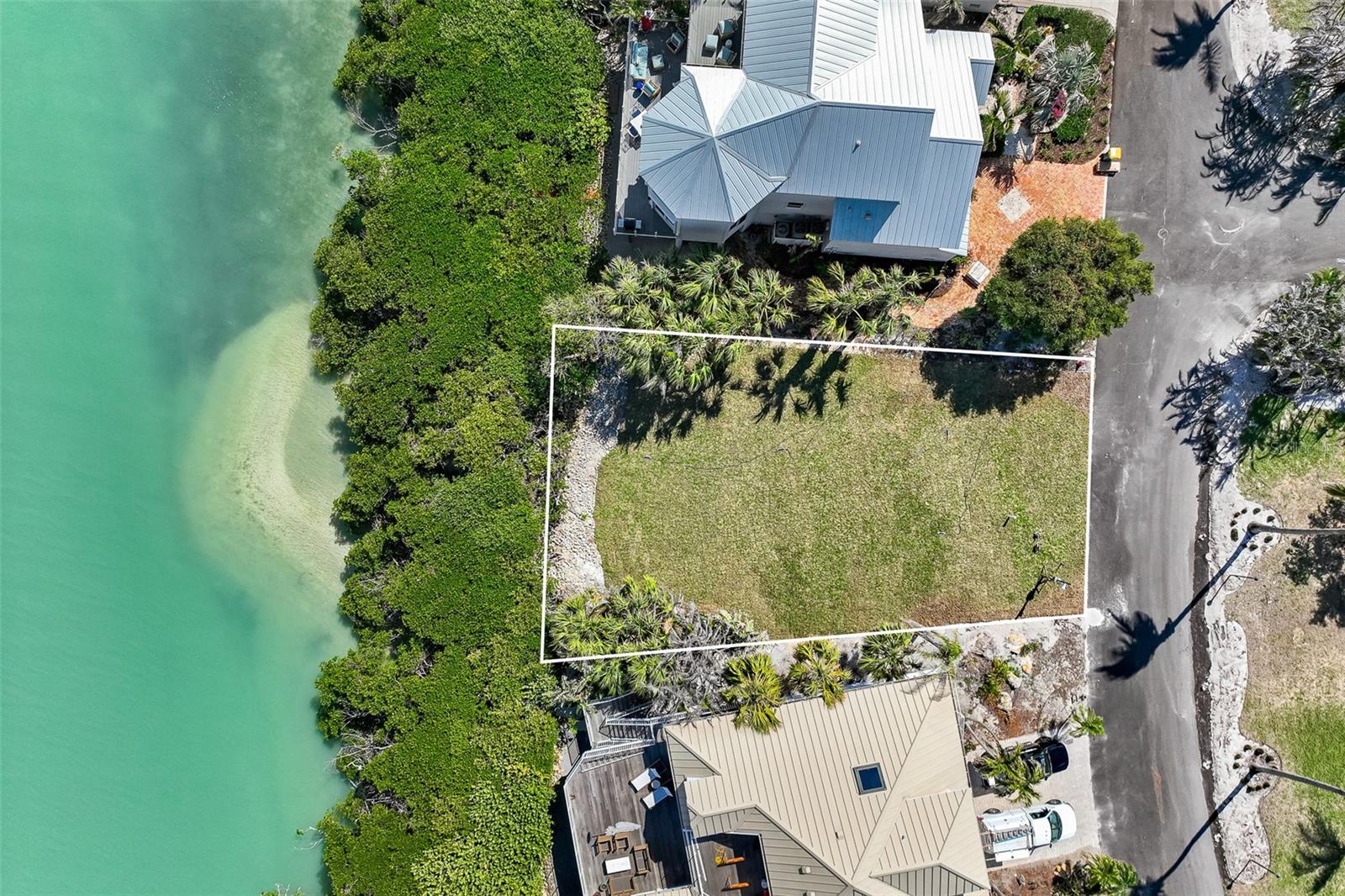 Image 13 of 18 For 16728 Grande Quay Drive