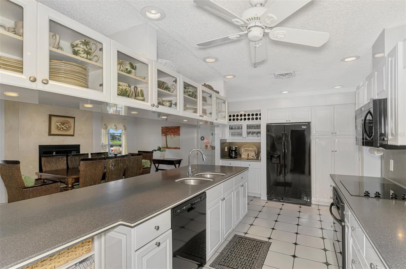 Image 52 of 100 For 1951 San Remo Point Drive