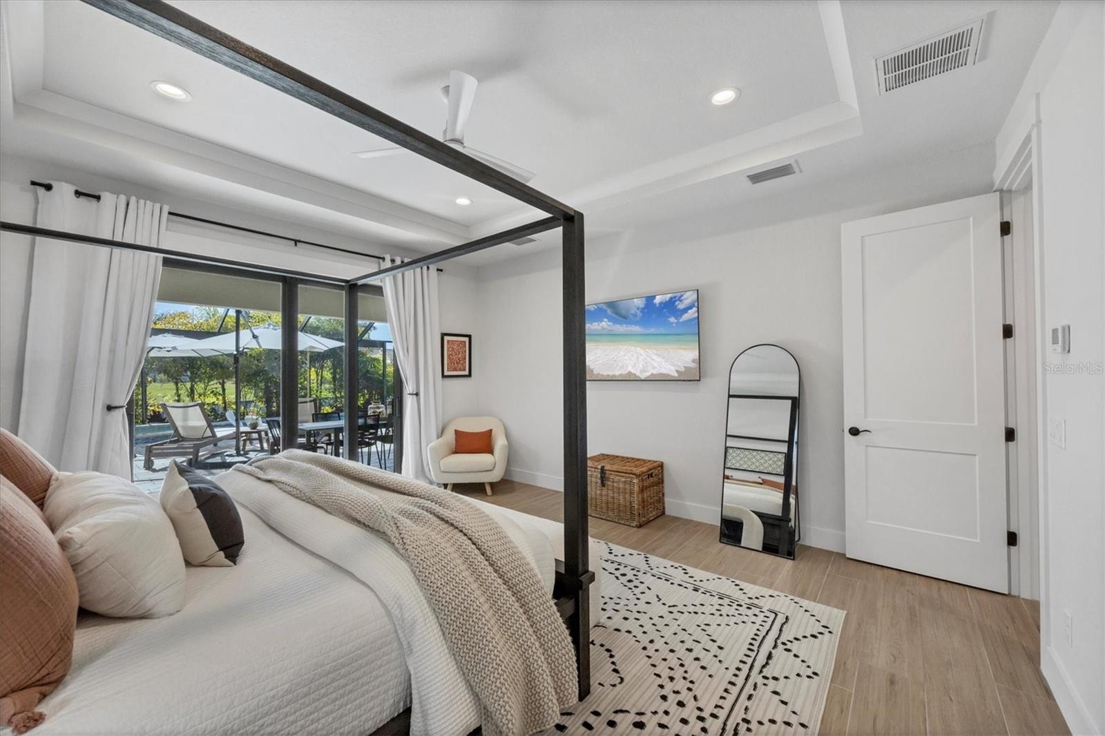 Image 15 of 38 For 13428 Amaryllis Circle