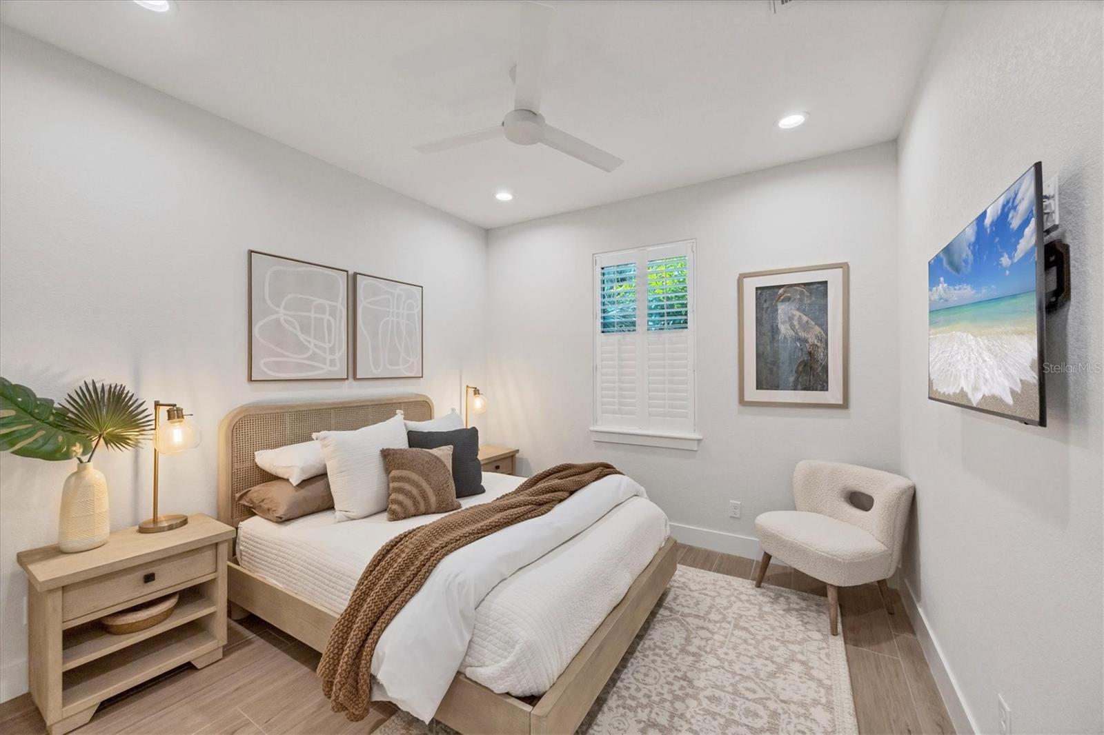 Image 24 of 38 For 13428 Amaryllis Circle