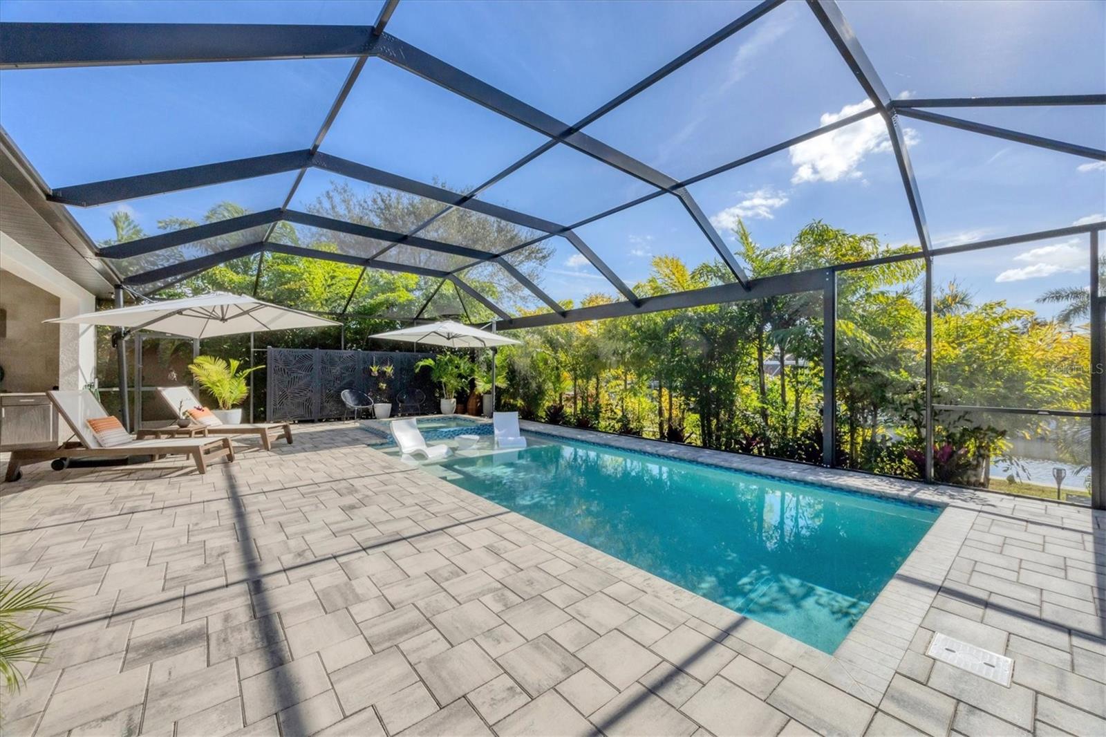 Image 32 of 38 For 13428 Amaryllis Circle