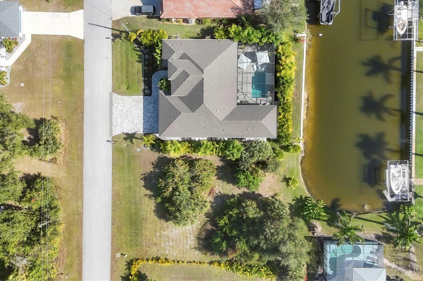 Image 36 of 38 For 13428 Amaryllis Circle