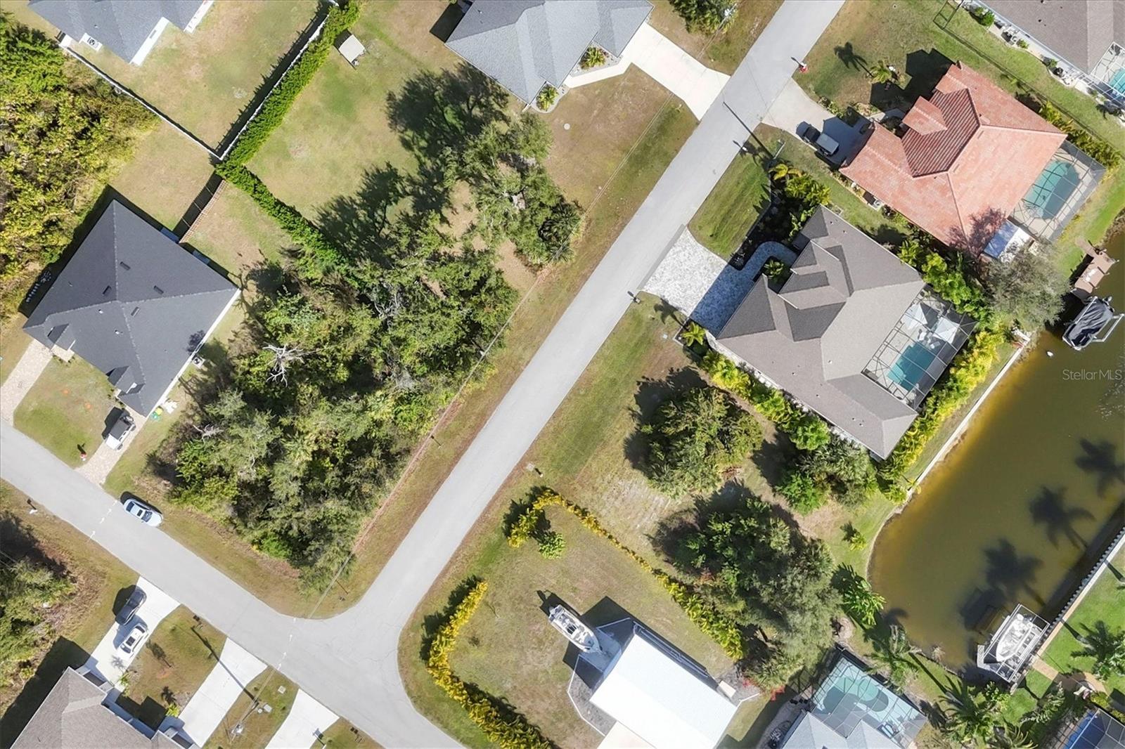 Image 37 of 38 For 13428 Amaryllis Circle