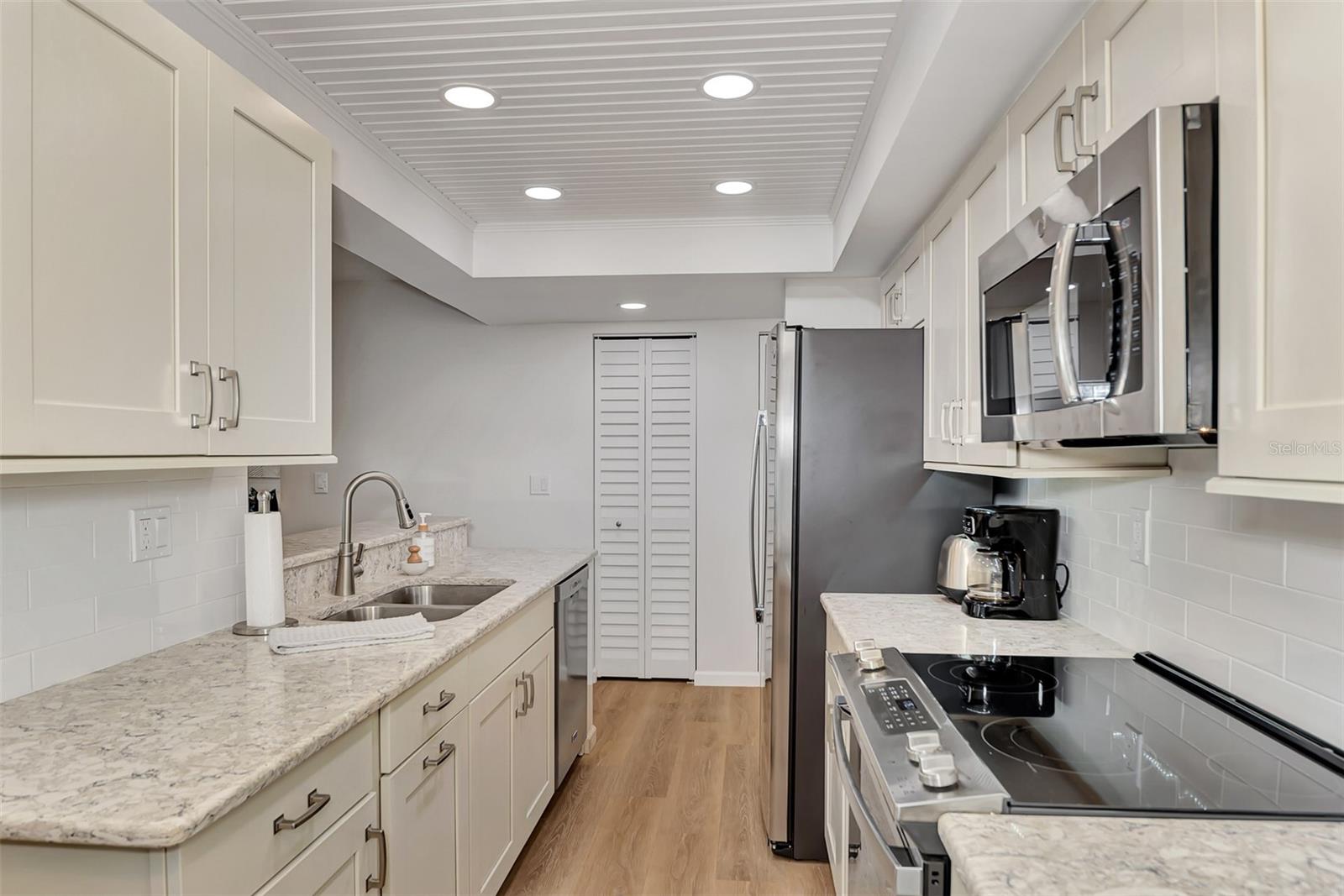 Image 22 of 66 For 2950 Beach Road A315